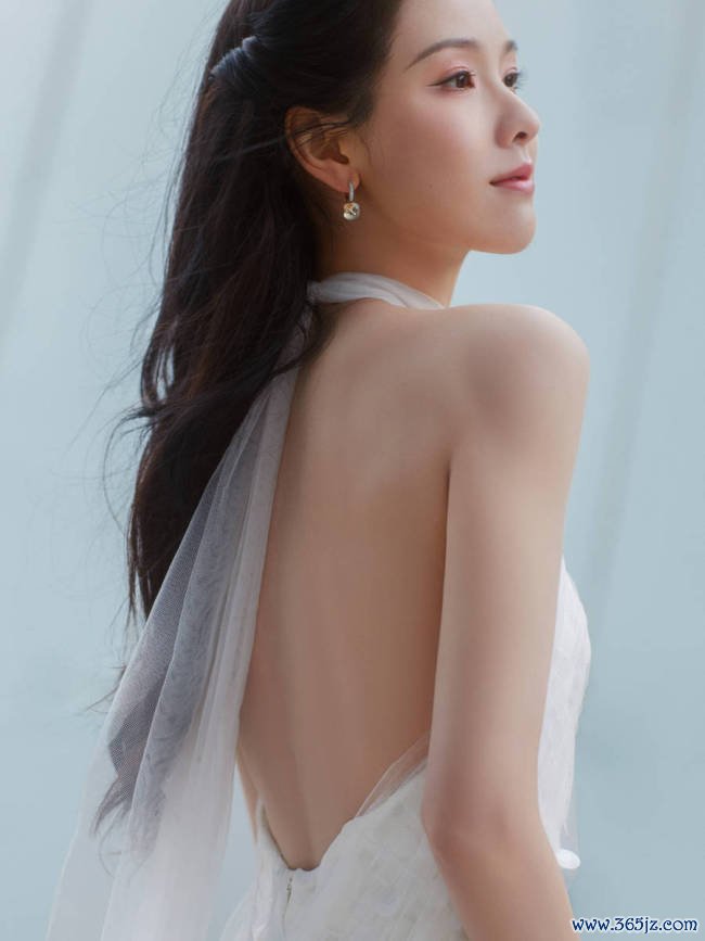 陈都灵穿亮片露背裙患难之交优雅 秀婀娜身姿仙气皆备