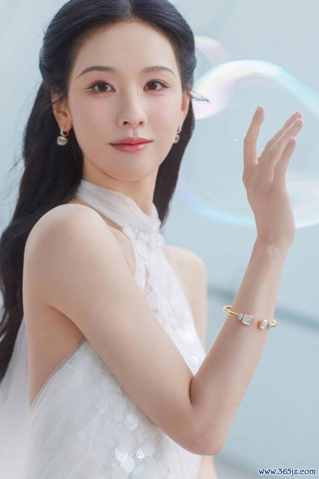陈都灵穿亮片露背裙患难之交优雅 秀婀娜身姿仙气皆备